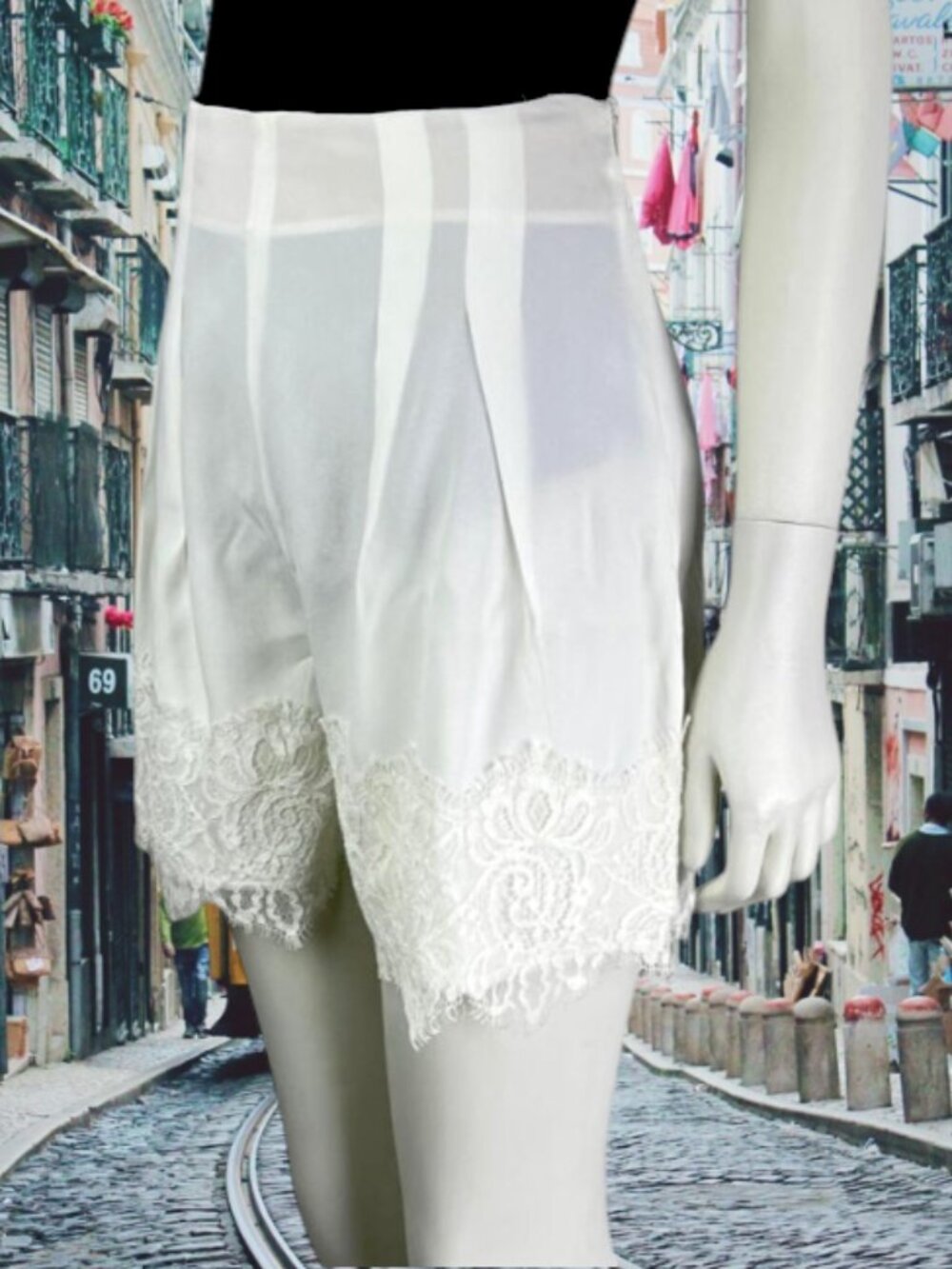 Zara XS Dressy Flowy White Pleated Shorts with Lace